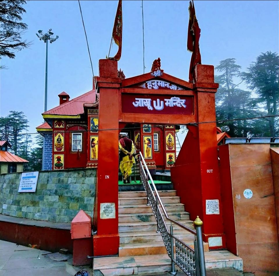 Photo of शिमला आयें हों,और जाखू में स्थित हनुमान जी की 108 फीट लम्बी खूबसूरत प्रतिमा नहीं देखी तो क्या देखा। by Sachin walia