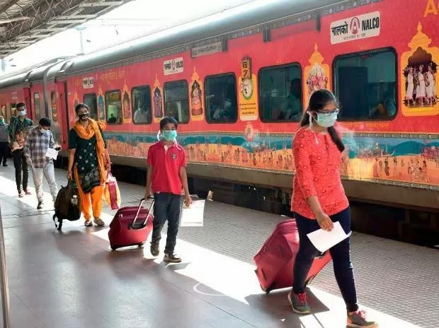 Photo of खुशखबरी : यात्रियों की सुविधाओं के लिए 27 जून से पटरी पर दौड़ेंगी ये ट्रेनें, देखें पूरी लिस्ट by Sachin walia