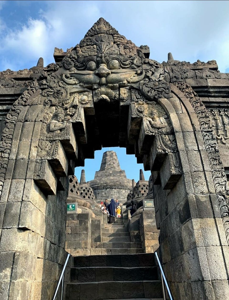 Photo of इस इस्लामिक देश में समुद्र के बीचों बीच बसे हैं ये हिंदू मंदिर, खास वजह से खिचें चले आते हैं पर्यटक by Walia Sachin