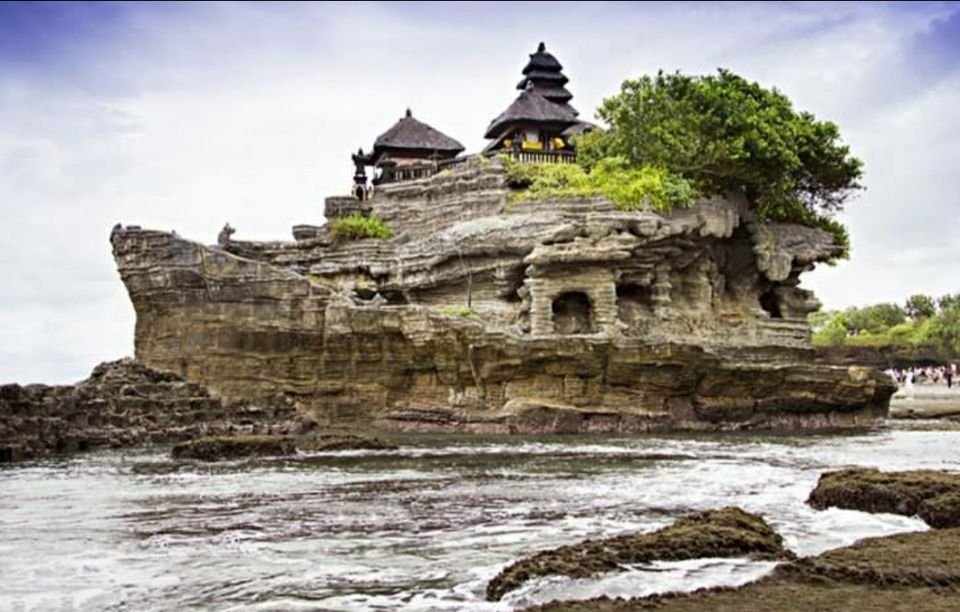 Photo of इस इस्लामिक देश में समुद्र के बीचों बीच बसे हैं ये हिंदू मंदिर, खास वजह से खिचें चले आते हैं पर्यटक by Walia Sachin