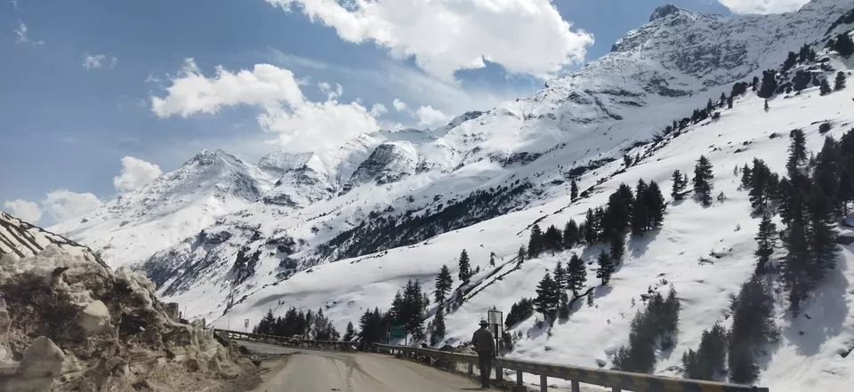 Photo of ढलती बर्फ और बीतता गर्म महीना मार्च, ले जाता है मनाली से सिस्सू की ओर by Sachin walia