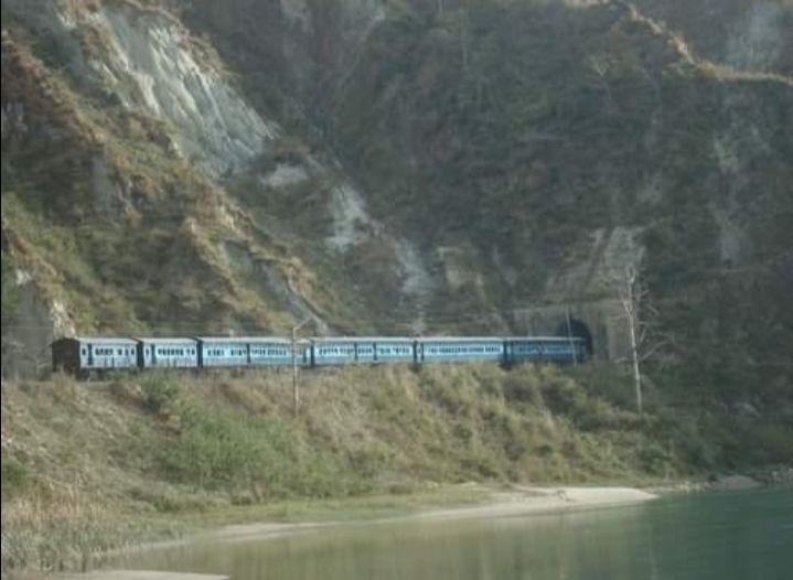 Photo of दुनिया की एकमात्र ऐसी ट्रेन , जिसमें नहीं लगता है ,कोई टिकट लोग करते हैं, फ्री में यात्रा । by Mukesh Kumar