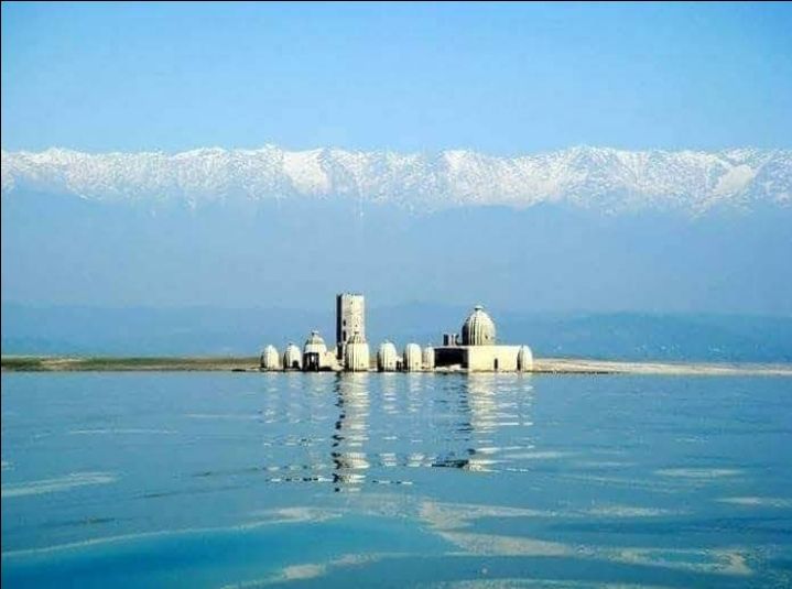Photo of हिमाचल में शिवालिक पर्वत श्रेणियों के बीच , समुद्र रूपी सागर , पर्वत, और आश्चर्यजनक मंदिर का अनुपम by Mukesh Kumar