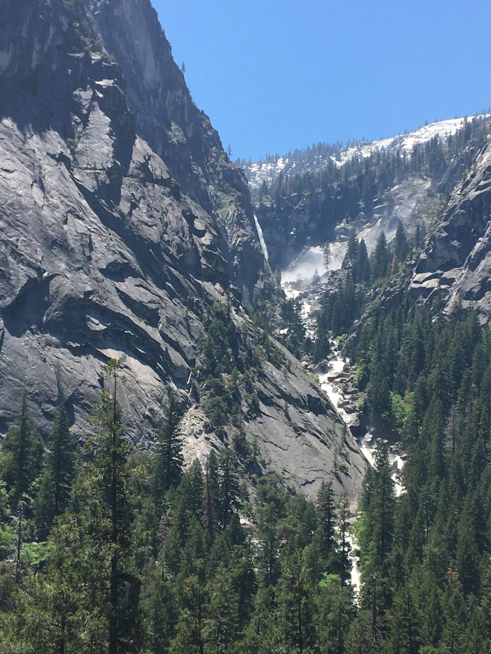 Photo of A Day Hiking in Yosemite National Park. #travelguideUSA 3/13 by Shakti Chauhan
