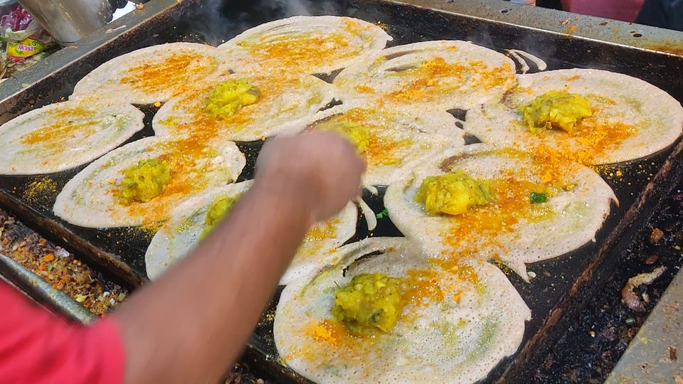 Photo of Food Street in Bangalore | VV Puram Street food | Strictly Vegetarian | Roam in Bangalore by Roam with Js