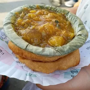 Photo of Chachi kachori shop, Sankat Mochan Road, Saket Nagar Colony, Lanka, Varanasi, Uttar Pradesh, India by Utsa Bhattacharyya
