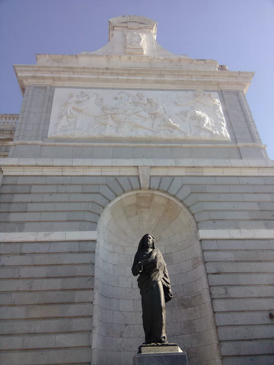 Photo of Palacio Real de Madrid, Calle de Bailén, Madrid, Spain by Shalini Rai
