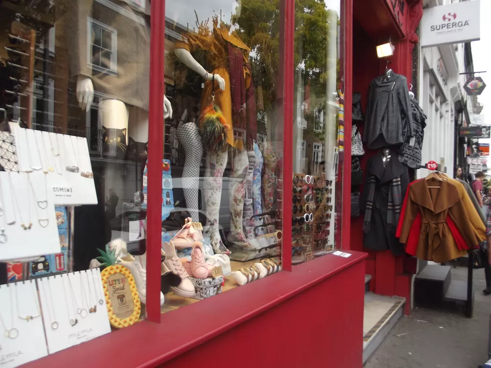 Photo of Notting Hill, London, United Kingdom by Shalini Rai