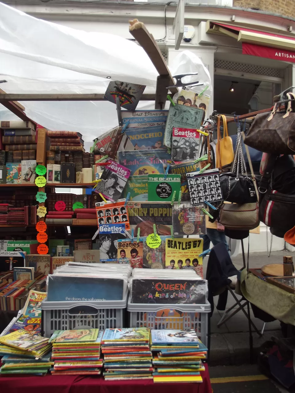 Photo of Notting Hill, London, United Kingdom by Shalini Rai