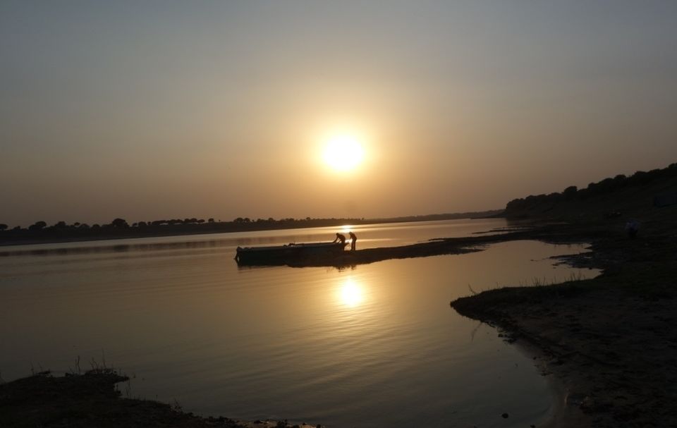 Photo of आइए चलें बीहड़ों के बीच चंबल नदी में नौका विहार पर An evening in River Chambal ! by Abhinendra Tomar