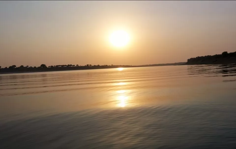 Photo of आइए चलें बीहड़ों के बीच चंबल नदी में नौका विहार पर An evening in River Chambal ! by Abhinendra Tomar