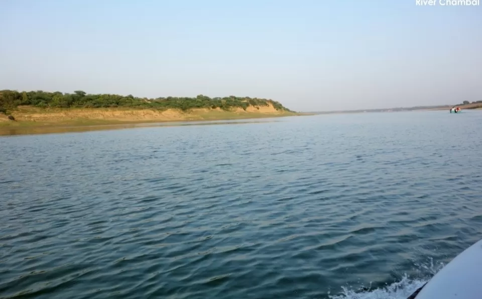Photo of आइए चलें बीहड़ों के बीच चंबल नदी में नौका विहार पर An evening in River Chambal ! by Abhinendra Tomar