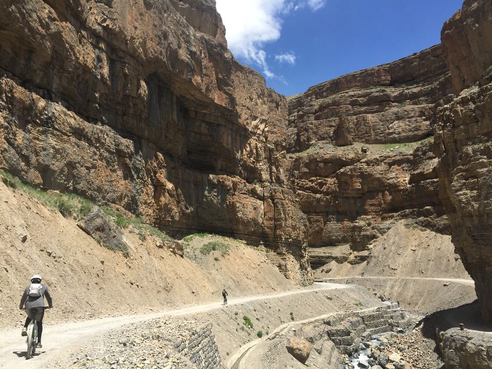 Photo of Thousand Kilometres in the Himalayas - Cycling Trip 6/8 by Maunil Vora
