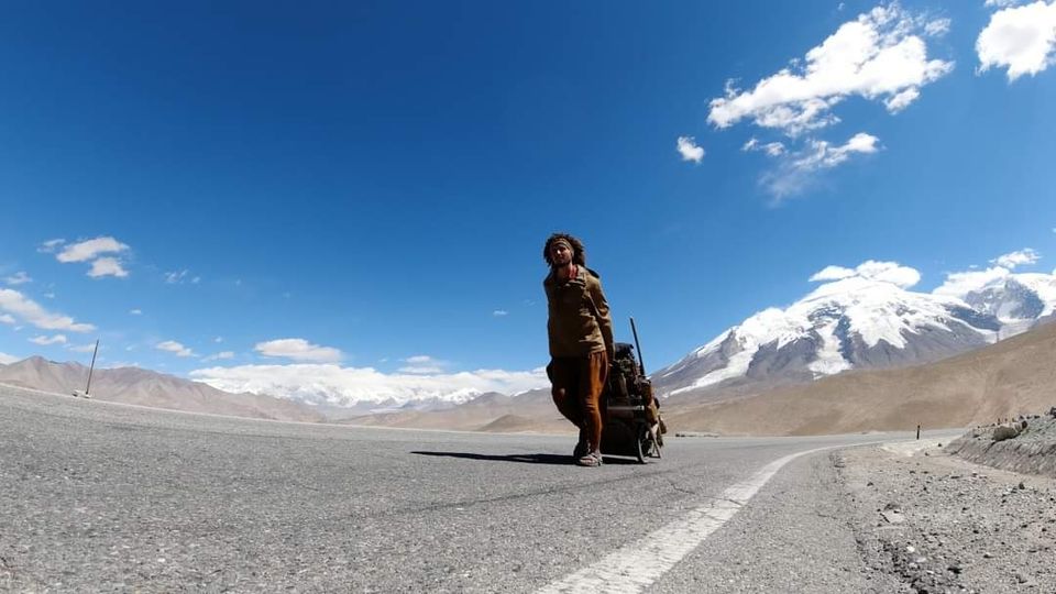Photo of एक ऐसा वेब डिज़ाइनर और घुमक्कड़ जो स्विट्ज़रलैंड से 15000 km की दूरी पैदल चलकर भारत पहुंच गया ..!! by Indic Traveler