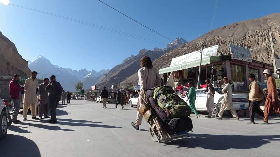 Photo of एक ऐसा वेब डिज़ाइनर और घुमक्कड़ जो स्विट्ज़रलैंड से 15000 km की दूरी पैदल चलकर भारत पहुंच गया ..!! by Indic Traveler