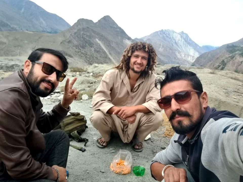 Photo of एक ऐसा वेब डिज़ाइनर और घुमक्कड़ जो स्विट्ज़रलैंड से 15000 km की दूरी पैदल चलकर भारत पहुंच गया ..!! by Indic Traveler