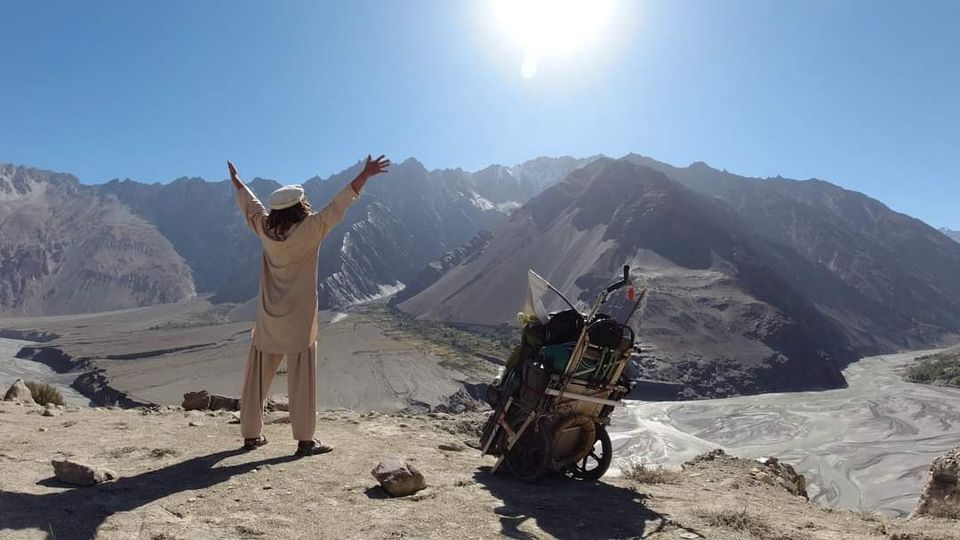Photo of एक ऐसा वेब डिज़ाइनर और घुमक्कड़ जो स्विट्ज़रलैंड से 15000 km की दूरी पैदल चलकर भारत पहुंच गया ..!! by Indic Traveler