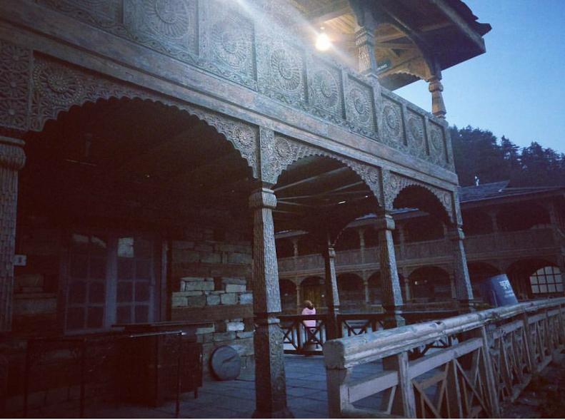 Photo of Naggar Castle Road, Naggar, Himachal Pradesh, India by Batuta's Gluttony