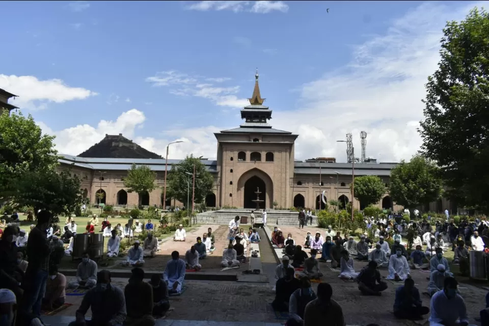 Photo of #FAMOUS MASJID IN JAMMU AND KASHMIR by 𝔑𝔦𝔱𝔦𝔫 𝔎𝔲𝔪𝔞𝔯 𝔓𝔯𝔞𝔧𝔞𝔭𝔞𝔱𝔦