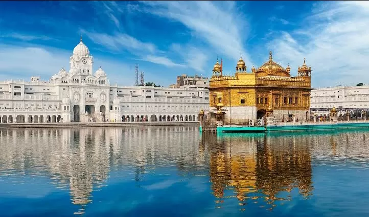 Photo of Golden temple by 𝔑𝔦𝔱𝔦𝔫 𝔎𝔲𝔪𝔞𝔯 𝔓𝔯𝔞𝔧𝔞𝔭𝔞𝔱𝔦
