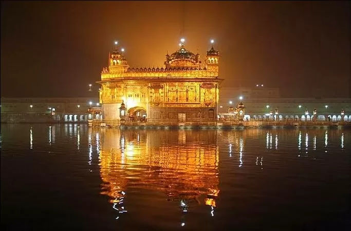 Photo of Golden temple by 𝔑𝔦𝔱𝔦𝔫 𝔎𝔲𝔪𝔞𝔯 𝔓𝔯𝔞𝔧𝔞𝔭𝔞𝔱𝔦
