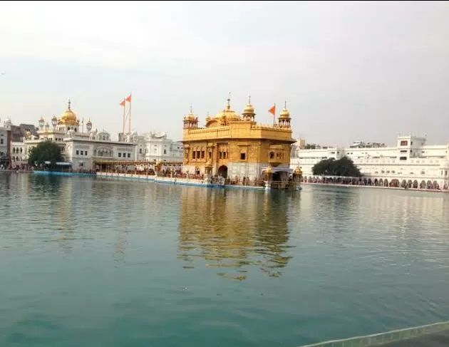 Photo of Golden temple by 𝔑𝔦𝔱𝔦𝔫 𝔎𝔲𝔪𝔞𝔯 𝔓𝔯𝔞𝔧𝔞𝔭𝔞𝔱𝔦