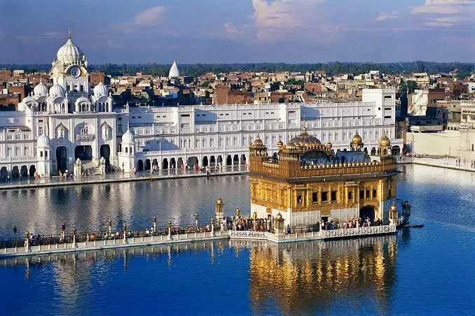 Photo of Golden temple by 𝔑𝔦𝔱𝔦𝔫 𝔎𝔲𝔪𝔞𝔯 𝔓𝔯𝔞𝔧𝔞𝔭𝔞𝔱𝔦