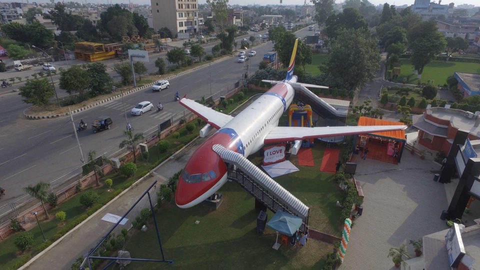 Photo of How about Dining in a Plane in the City? 3/8 by Misha