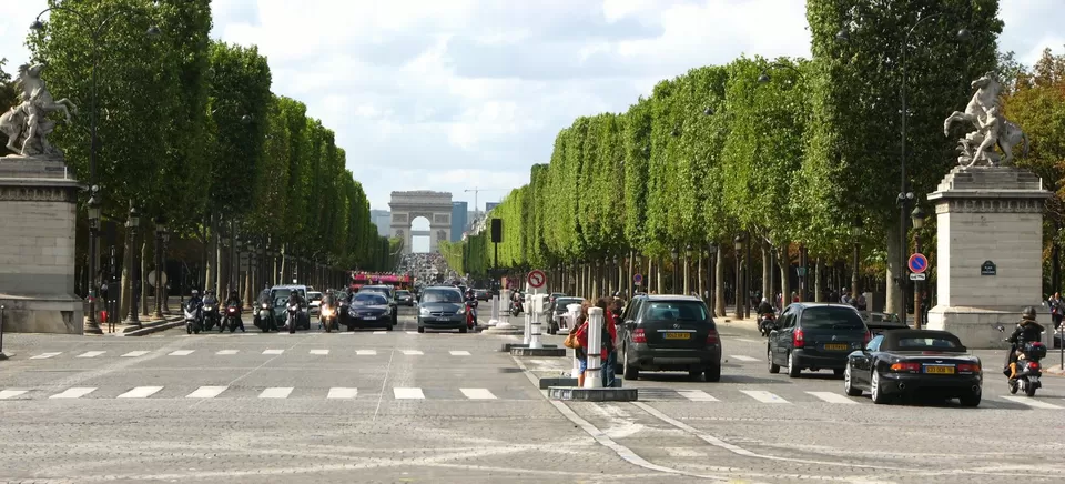 Photo of Champs Elysees, Champs-Élysées, Paris, France by Bibek Chaudhuri