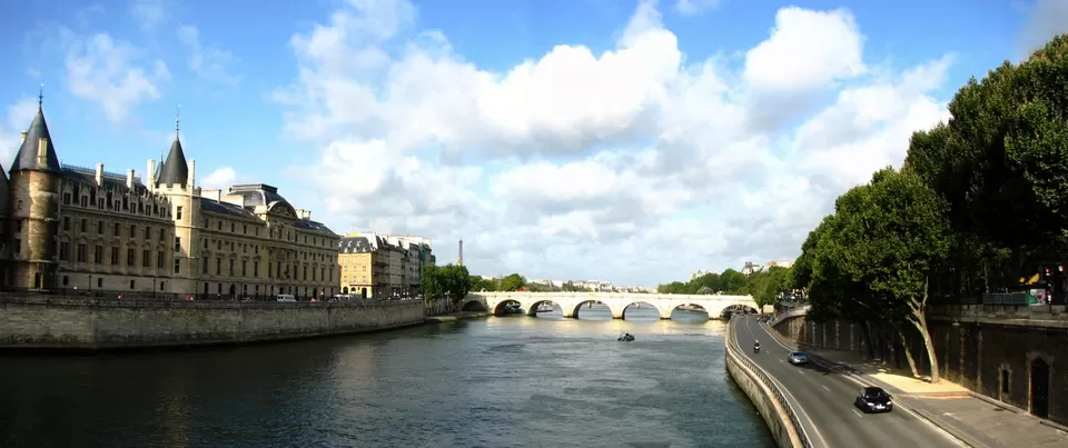 Photo of Conciergerie, Boulevard du Palais, Paris, France by Bibek Chaudhuri