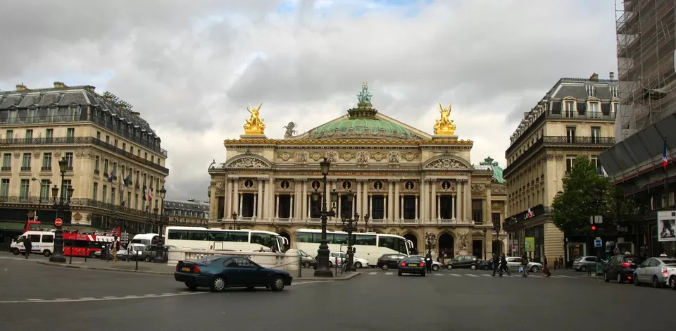 Photo of Opéra, Paris, France by Bibek Chaudhuri