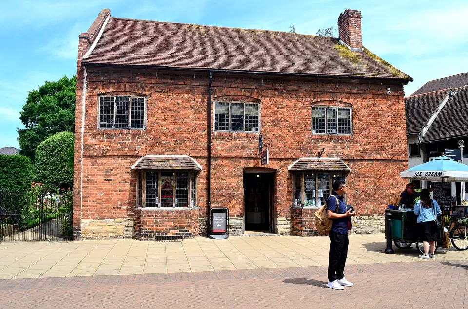 Photo of Shakespeare's Birthplace, Henley Street, Stratford-upon-Avon, UK by Bibek Chaudhuri