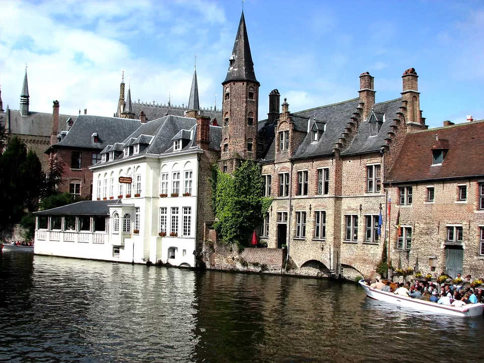 Photo of Kanaal Brugge-Oostende, Bruges, Belgium by Bibek Chaudhuri