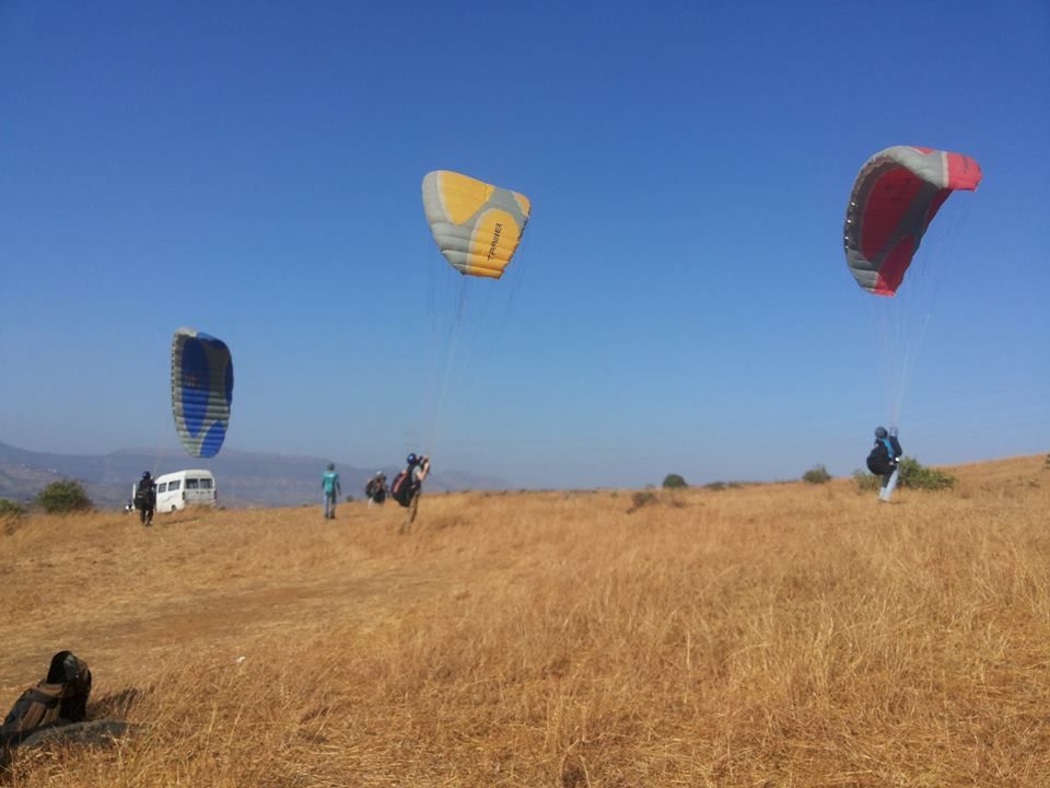 Photo of Paragliding at Kamshet(2 hours drive from Mumbai)....flying with the birds!! by Gireesh Gangadharan (To Wander Is To Be Alive)