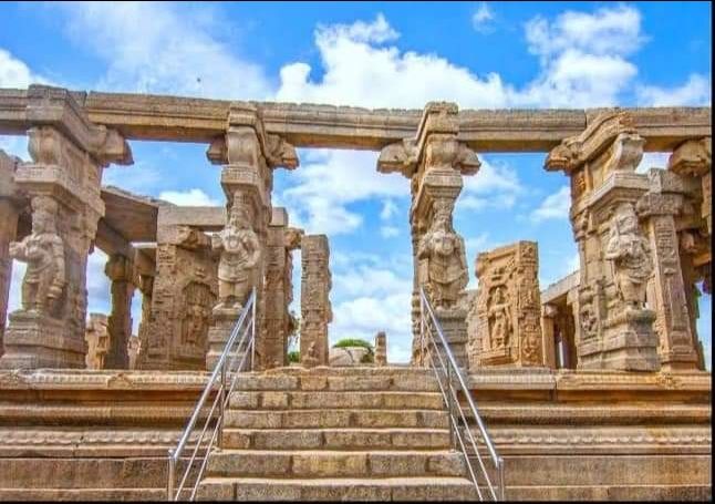 Photo of लेपक्षी टेंपल एंट्रेंस आर्च by Milind Prajapati