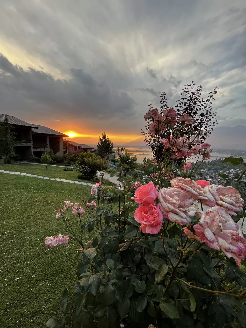 Photo of Chasing Sunset in Srinagar by TravelTalesWithLisha