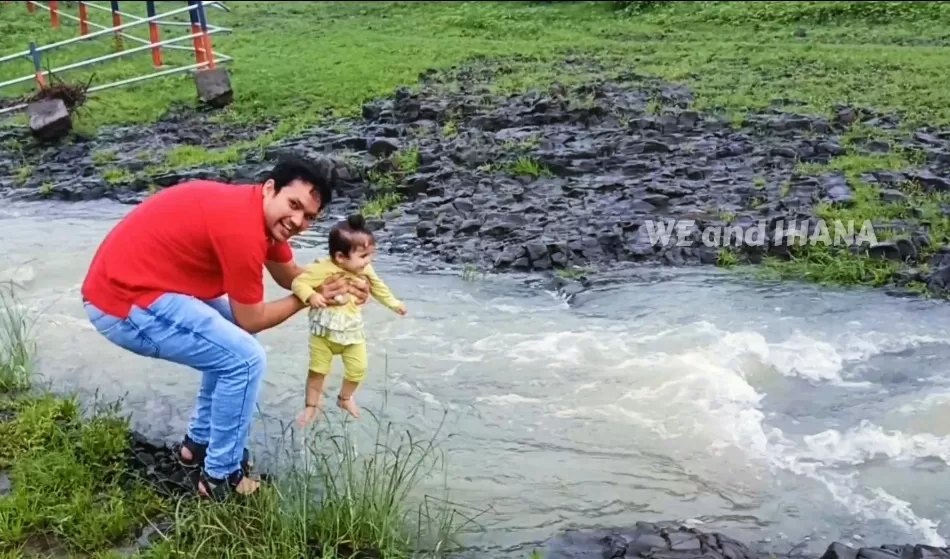 Photo of मानसून में कश्मीर से कम नहीं लगती ये छिपी हुई खूबसूरत जगह। सुंदर झरने के पीछे है अद्भुत पवित्र गुफा by We The Wanderfuls