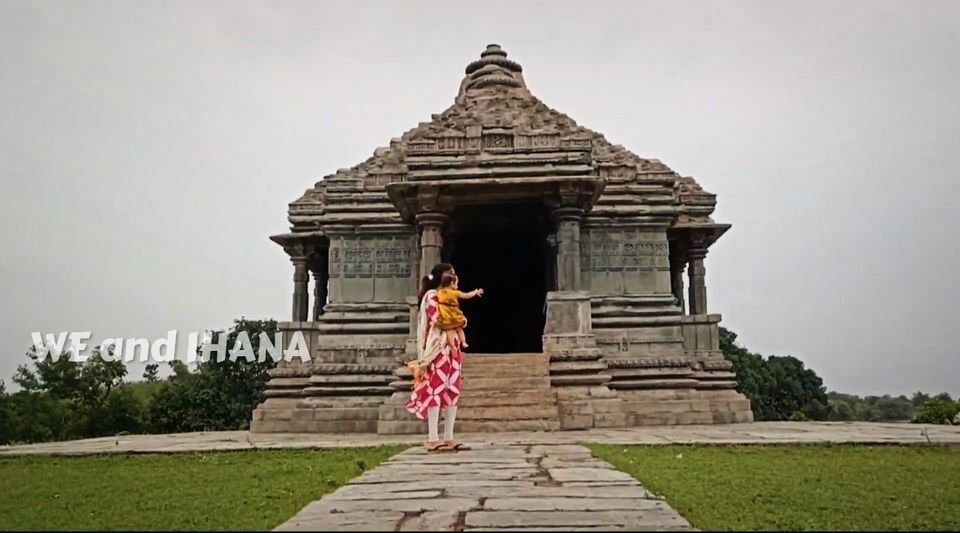 Photo of प्राकृतिक सुंदरता से भरी इस खूबसूरत झील के किनारे हैं बहुत सारे प्राचीन व अद्भुत मंदिरों का समूह by WE and IHANA