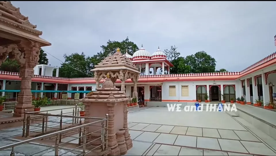 Photo of नवरात्रि में लें मां त्रिपुरा सुंदरी का आशीर्वाद। दर्शनों के लिए बड़ी बड़ी हस्तियों की लगती है लाइन! by WE and IHANA