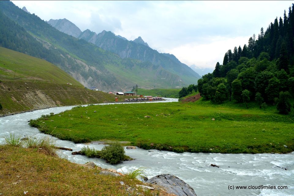 Photo of सोनमर्ग से कारगिल का ऐसा खूबसूरत सफर कि मंजिल के साथ उन रास्तों से भी प्यार हो गया! by WE and IHANA