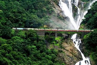 Photo of झरनो का आनन्द लेना चाहते हैं तो कर आइए इन खूबसूरत झरनों की सैर by Zeem babu