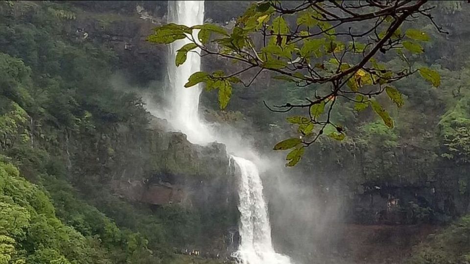 Photo of झरनो का आनन्द लेना चाहते हैं तो कर आइए इन खूबसूरत झरनों की सैर by Zeem babu