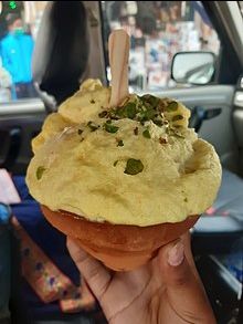 Photo of जायके का चटकारा लखनऊआईए दोबारा–जहां के स्वादिष्ट शाकाहारी चटपटे व्यंजन के मजे ले। by zeem babu