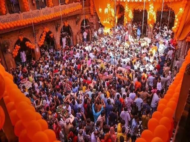 Photo of वृंदावन और मथुरा की होली क्यों है इतनी खास by zeem babu