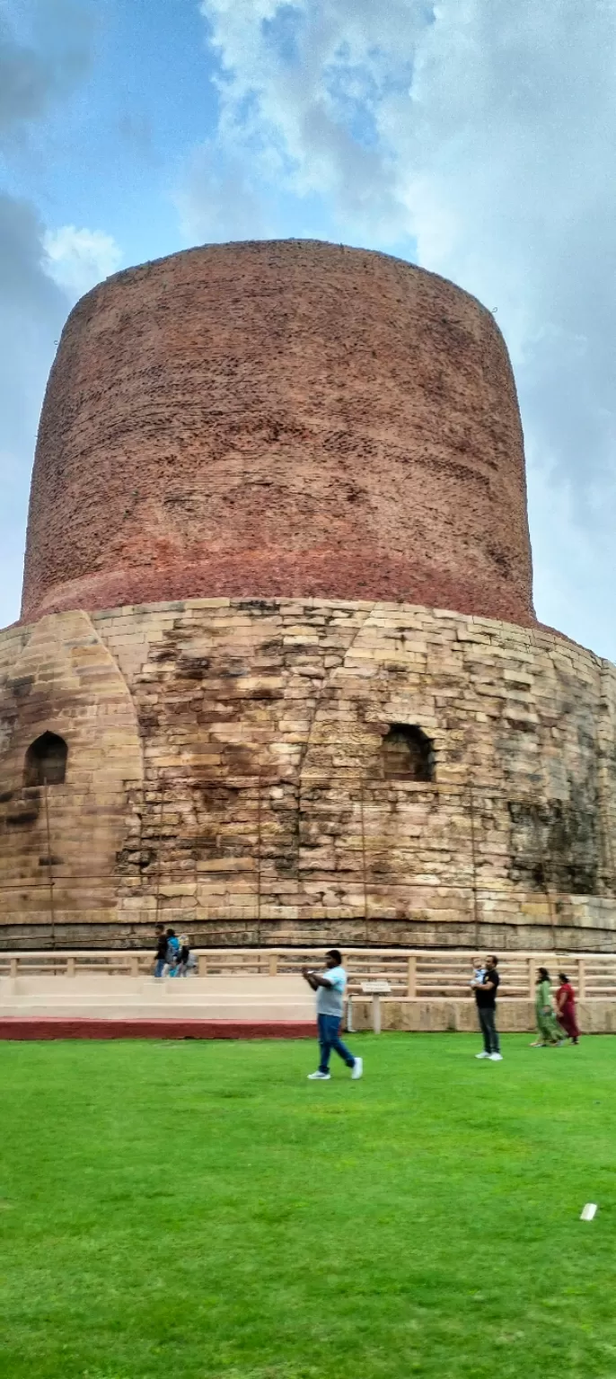 Photo of सारनाथ के पर्यटन स्थल खानपान खरीददारी by Neha Patel