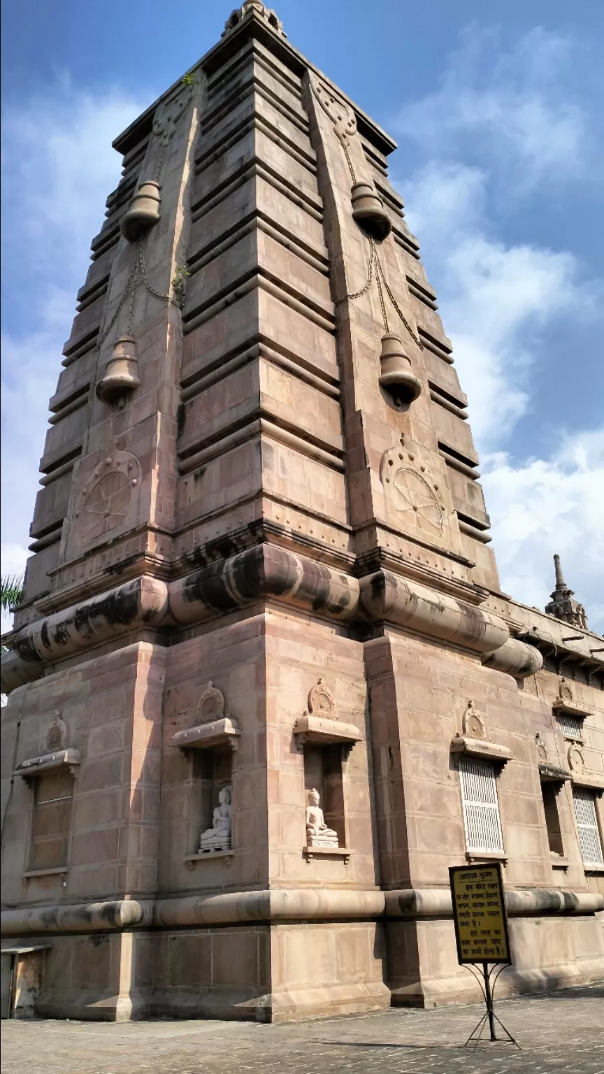 Photo of सारनाथ के पर्यटन स्थल खानपान खरीददारी by Neha Patel