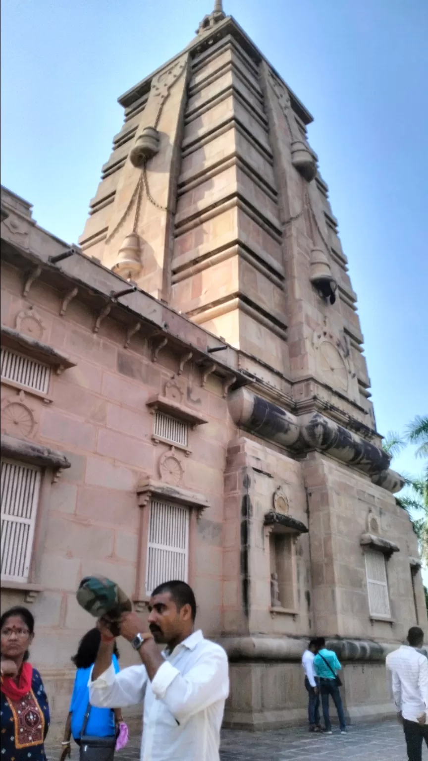 Photo of सारनाथ के पर्यटन स्थल खानपान खरीददारी by Neha Patel