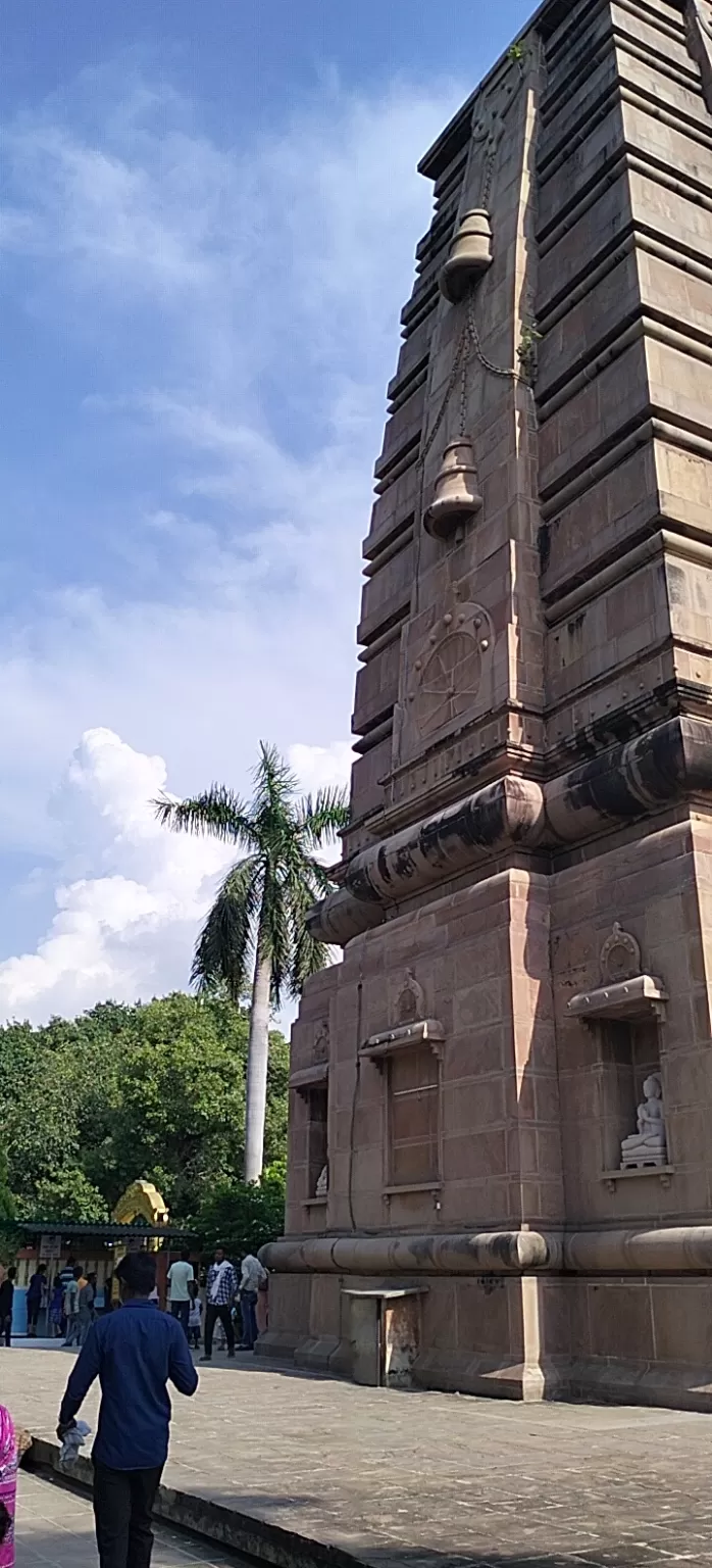 Photo of सारनाथ के पर्यटन स्थल खानपान खरीददारी by Neha Patel