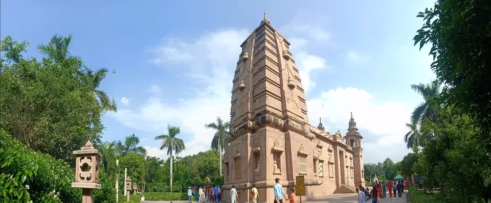 Photo of सारनाथ के पर्यटन स्थल खानपान खरीददारी by Neha Patel