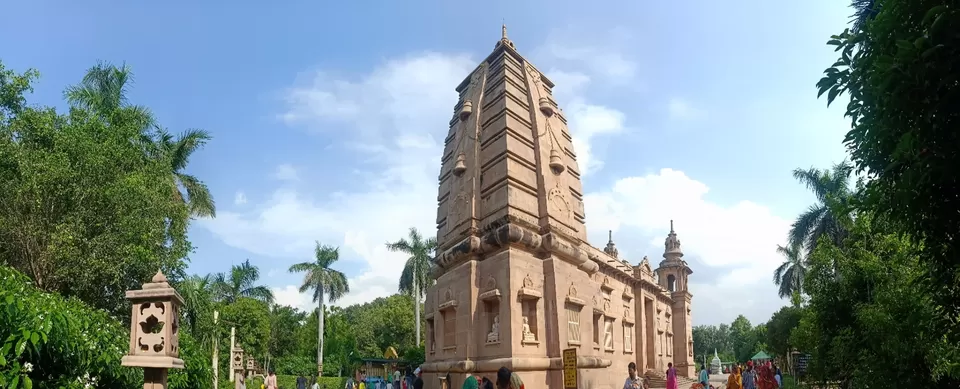 Photo of सारनाथ के पर्यटन स्थल खानपान खरीददारी by Neha Patel
